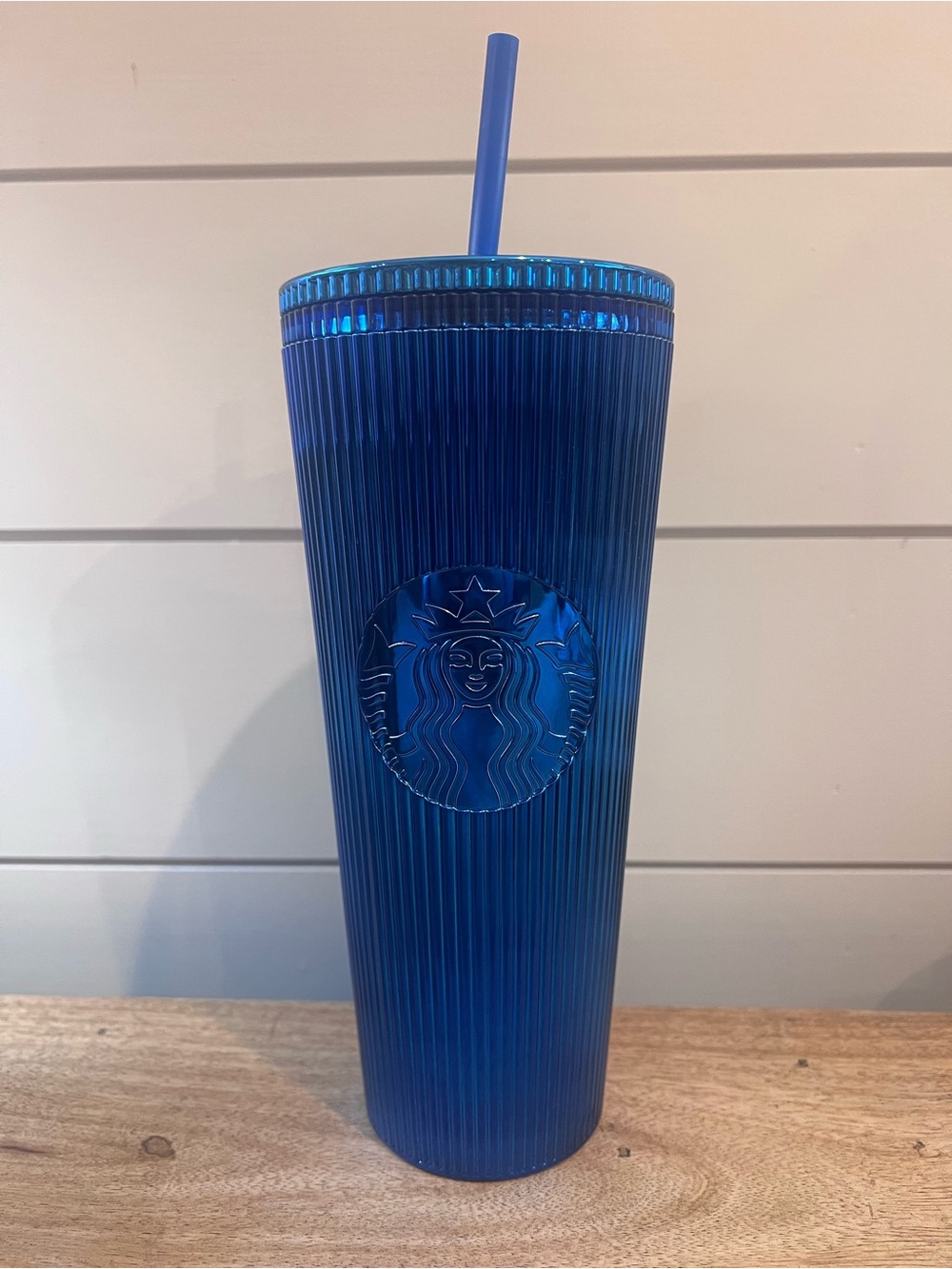 Starbucks Blue Ribbed Plastic Cold Cup Tumbler Twist Lid Straw 24 oz/710 ml